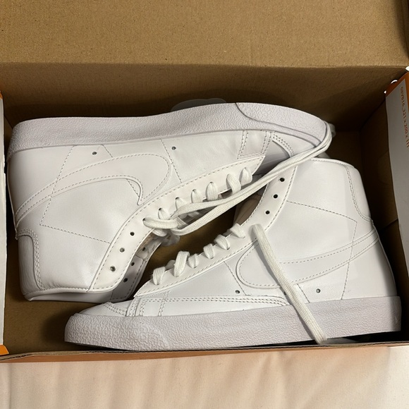 Nike Women’s Blazer Mid ‘77 - Picture 5 of 5